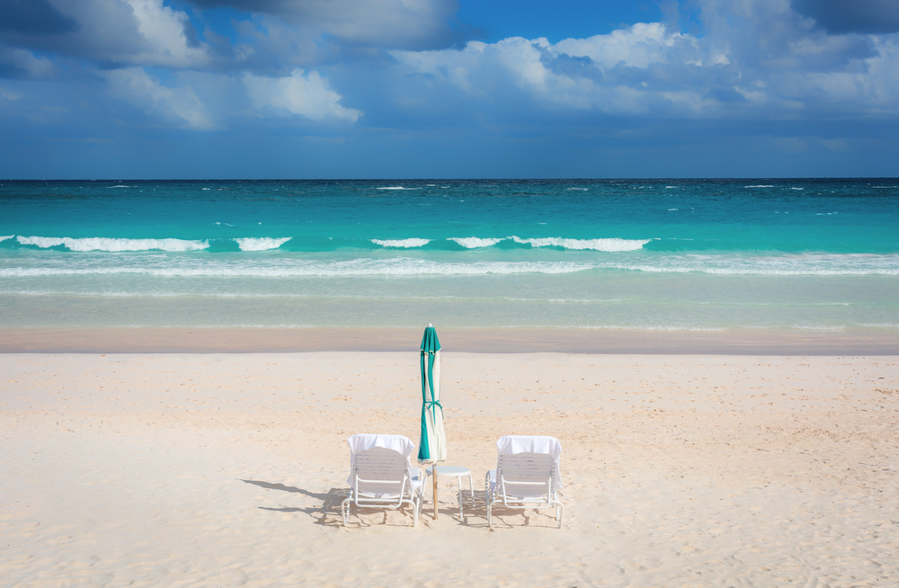 Pink Sand Beach (Harbor Island, Bahamas)